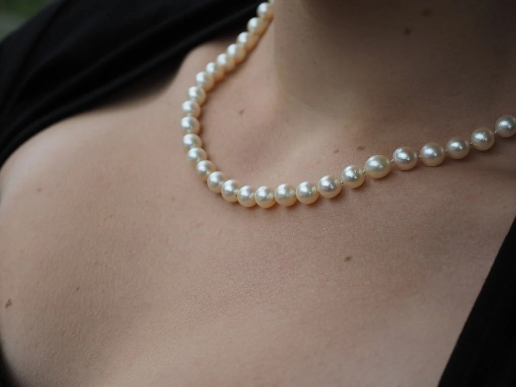 Le collier en perles, une élégance naturelle