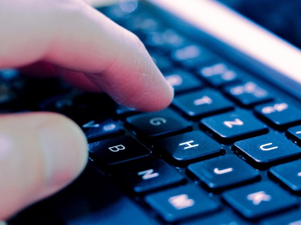 Conditions d'utilisation des plateformes IA gratuites et payantes