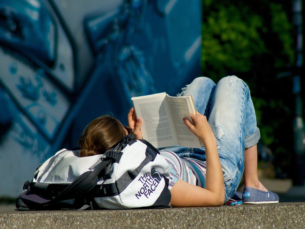 De l'illettrisme à la maîtrise des mots à l'âge adulte